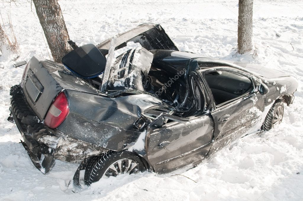 depositphotos_5458579-Winter-car-crash-accident.jpg