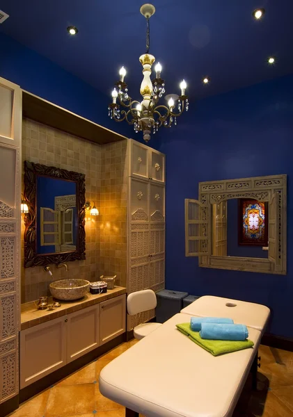 Cabinet for indian ayurvedic massage