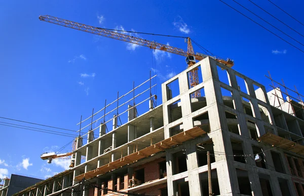 Cranes on building