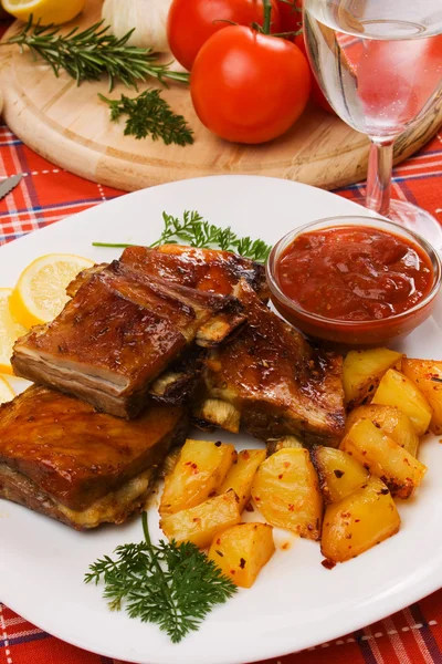 Barbecued ribs with baked potato