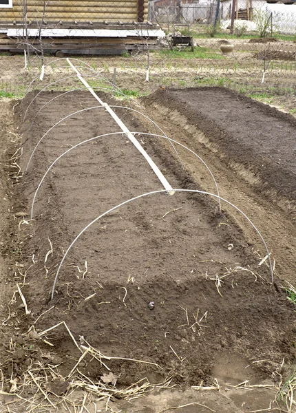 Frame from the wire to cover the beds