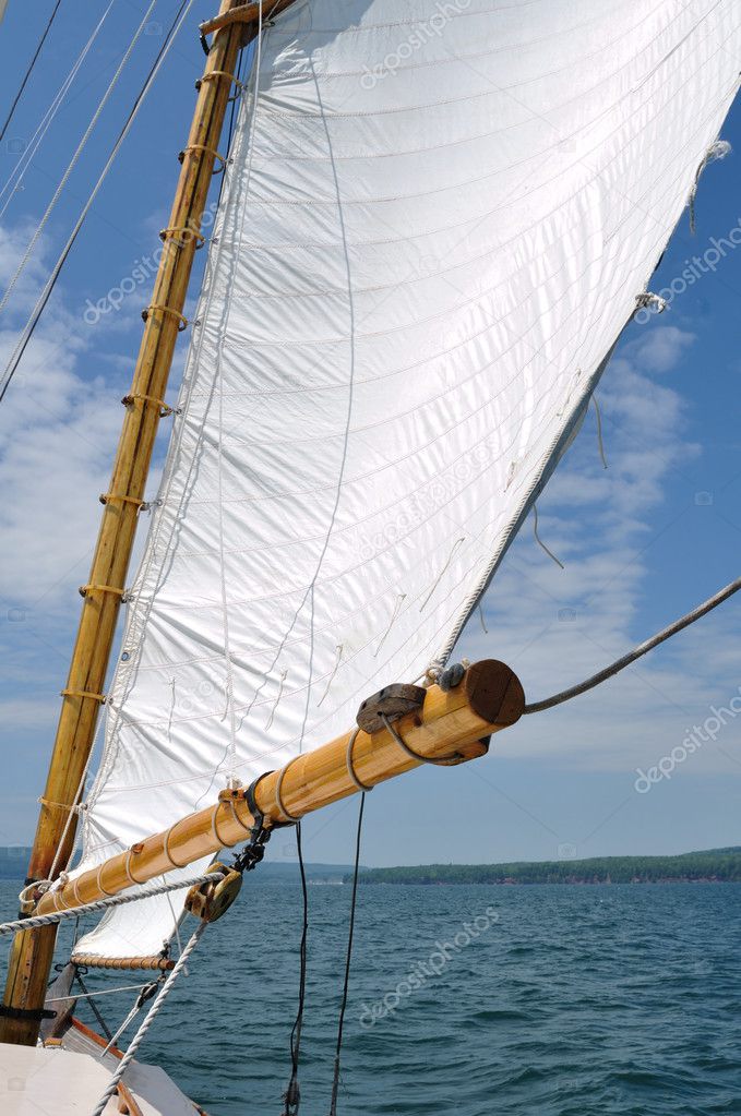 Foresail and Wooden Mast of Schooner Sailboat — Stock Photo 