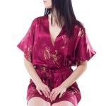 103 На кухне в красном халате