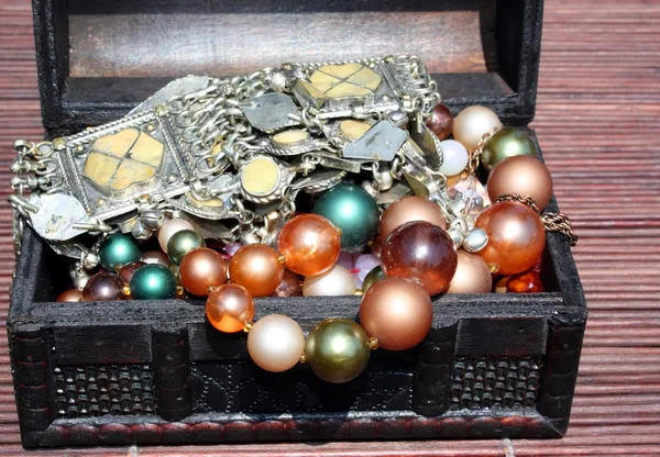 Treasure chest and jewelry