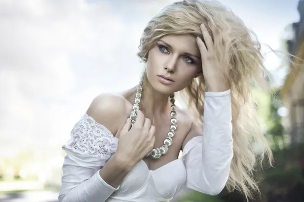 dep_6018869-Perfect-young-blonde-posing.jpg