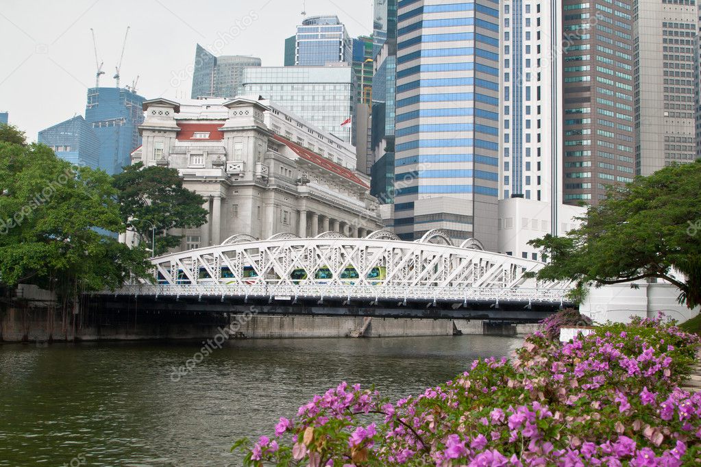 Anderson bridge in Singapore with The Fullerton Hotel on ...