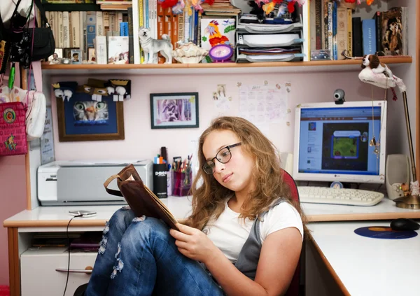 Teenager girl relax home — Stock Photo #6127264