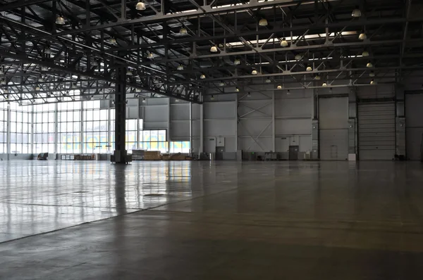 Empty huge workshop