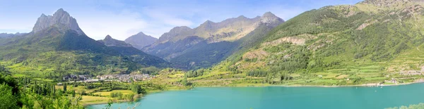 Sallent de Gallego panoramic Lanuza lake Pyrenees — Stock Photo #5511052