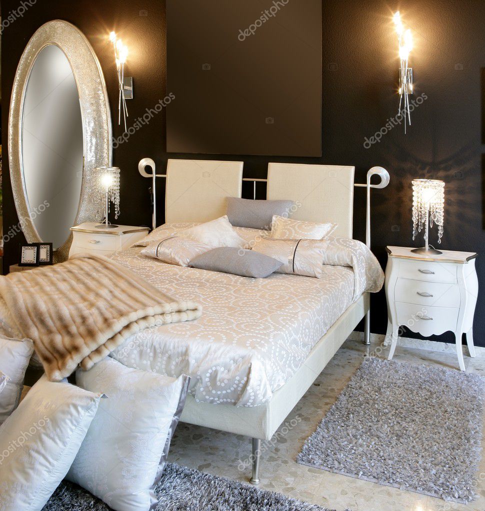 Schlafzimmer modern silber ovale spiegel weià bett — stockfoto ...