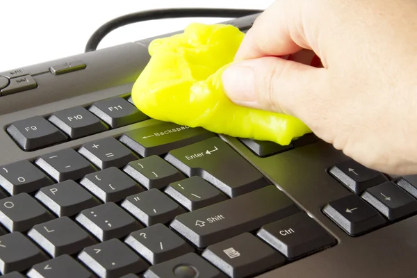 Cleaning the keyboard