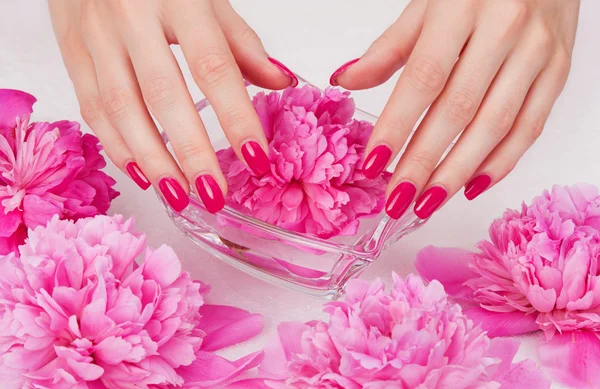 Manicure procedure with pink flowers