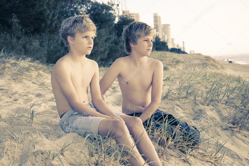 Junge nudisten