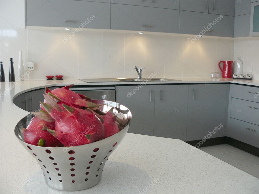 Moderne keuken grijs en wit — stockfoto © scarfe #6502147 Keuken moderne grijze