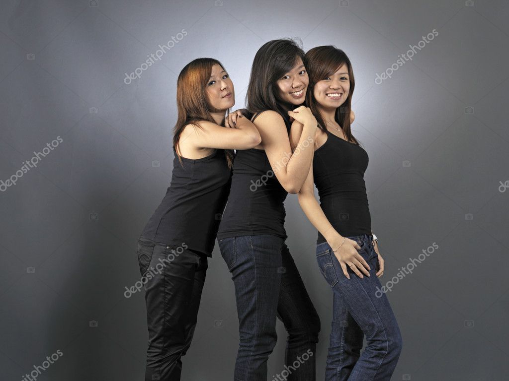 Group Of 3 Asian Chinese Girls In Various Poses — Stock