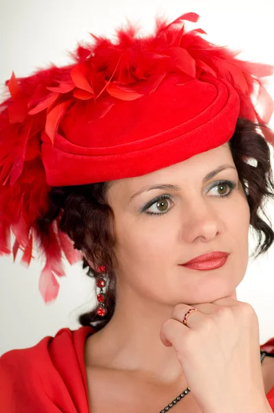 Γυναίκα που είναι στο κόκκινο καπέλο — Φωτογραφία Αρχείου