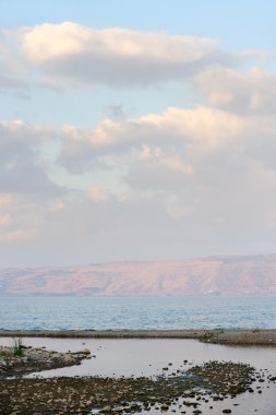 Gün ağarırken Kinneret Gölü