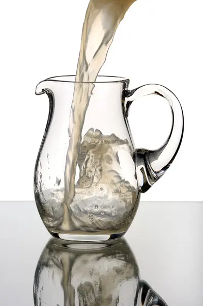 Glas werper, geïsoleerd. — Stockfoto