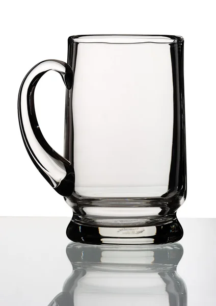 Taza de vidrio para cerveza, aislada — Foto de Stock