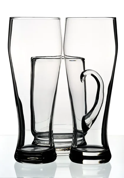 Glasses and a mug for beer, isolated — Stock Photo, Image