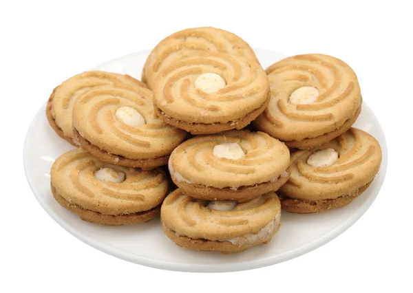 흰 접시에 담긴 쿠키들은 격리되어 있다 — 스톡 사진