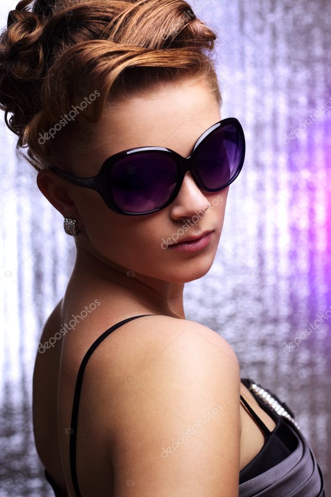 Young stylish woman wearing sunglasses — Stock Photo © AnmFoto 6096206