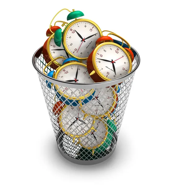 Σπατάλη χρόνου έννοια: ρολόγια συναγερμών στον κάδο απορριμμάτων — Φωτογραφία Αρχείου