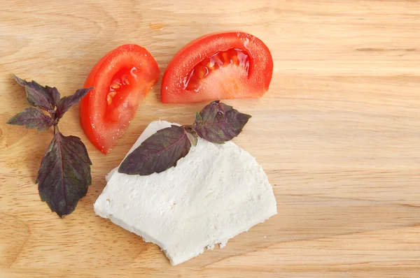 Sýr, rajče a bazalka — Stock fotografie