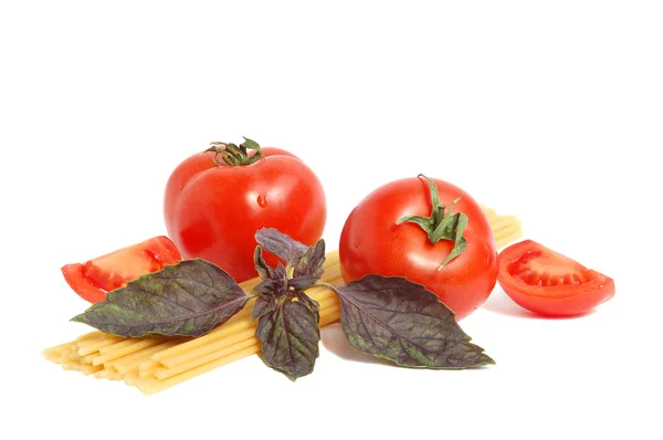 Tomate, macarrão e manjericão — Fotografia de Stock