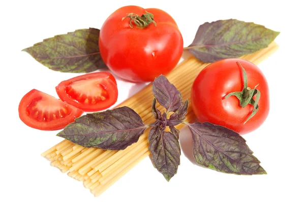 Tomato, macaroni and basil — Stock Photo, Image
