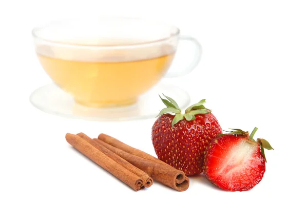 Erdbeere mit Tee — Stockfoto