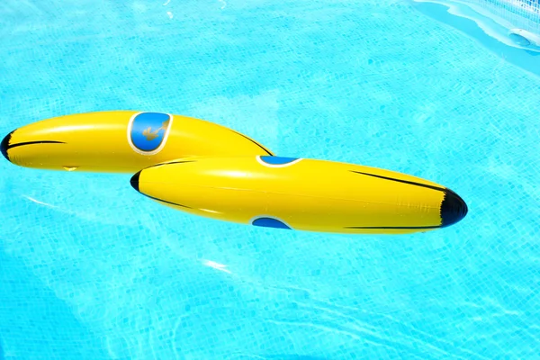 Banana in swimming pool — Stock Photo, Image