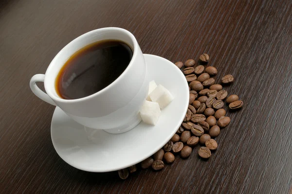 Taza de café aislada sobre blanco —  Fotos de Stock