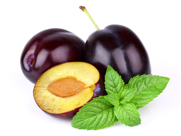 Plums with mint