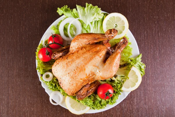 Pollo arrosto con verdure fresche — Foto Stock