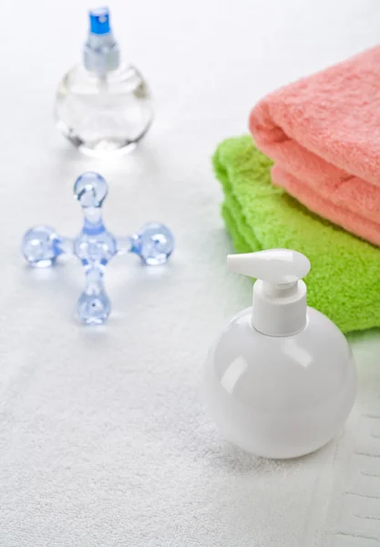 Bottles massager and towels — Stock Photo, Image