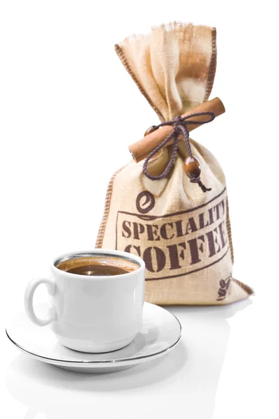 Tasse de café isolé et sac — Photo
