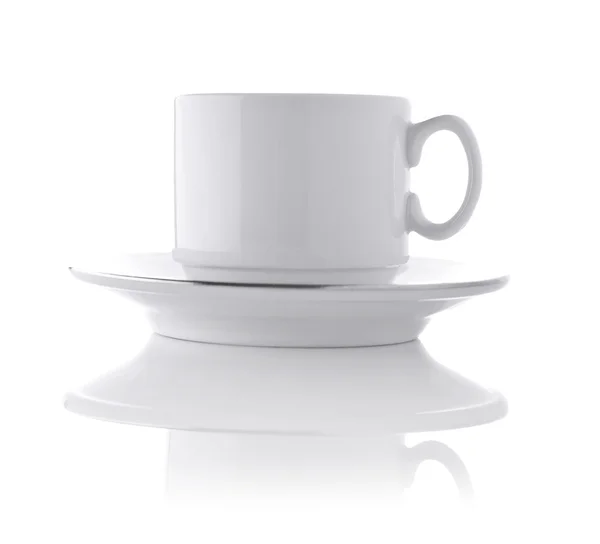 Біла керамічна чашка на блюдці — стокове фото