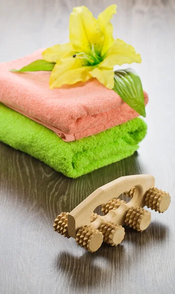 Flower on towels with massager — Stock Photo, Image