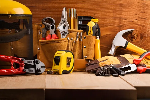 Conjunto de ferramentas de trabalho em placas de madeira — Fotografia de Stock