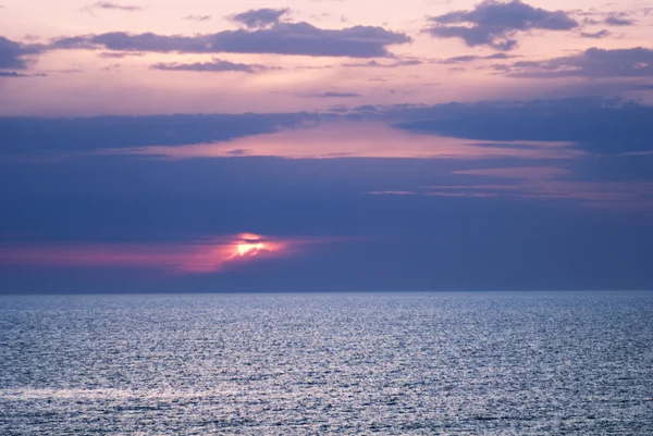 Puesta de sol sobre el mar — Foto de Stock