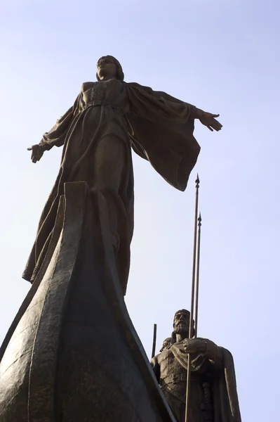 Monumento de los míticos fundadores de Kiev — Foto de Stock