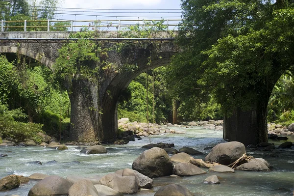 Bridge across river — Stock Photo, Image