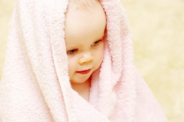 Baby under blanket — Stock Photo, Image