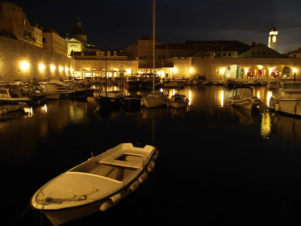 Dubrovnik port w nocy — Zdjęcie stockowe
