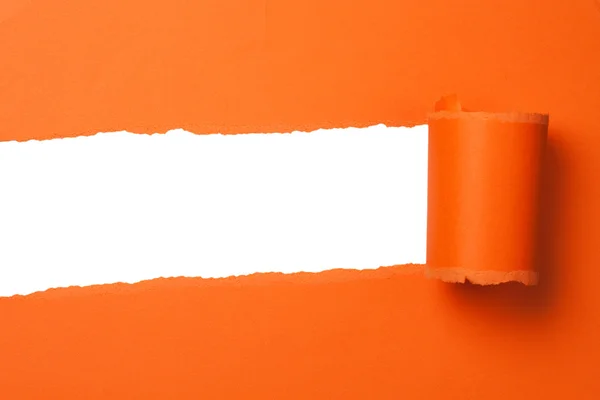 Carta strappata arancione con spazio per la copia — Foto Stock