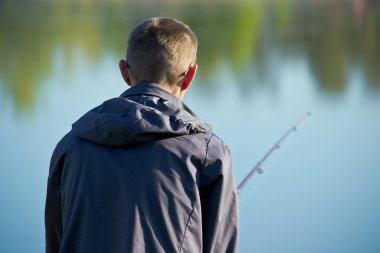 sabah sisli göl kenarında Fisher