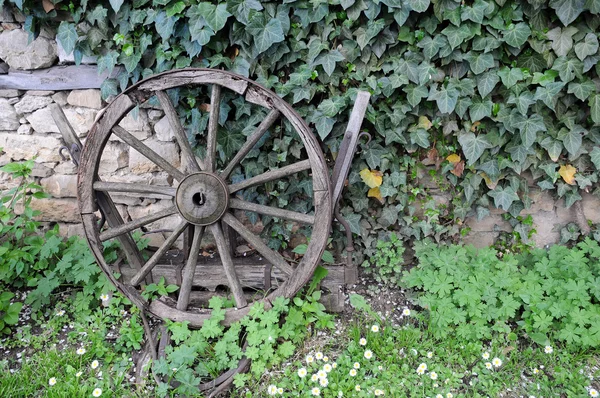 Middeleeuwse houten wiel — Stockfoto