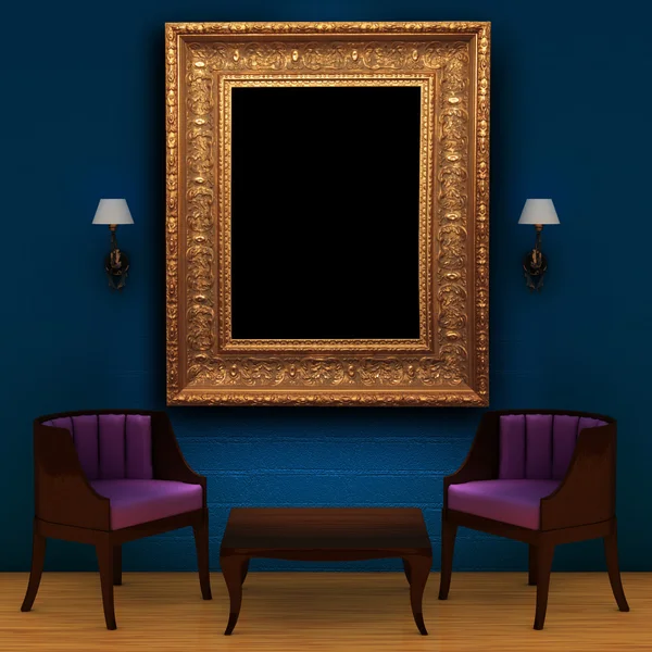 Dvě židle s tabulkou a prázdný rám a svítidla v interiéru — Stock fotografie
