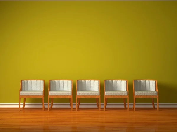 Fila de cinco sillas en interior verde —  Fotos de Stock